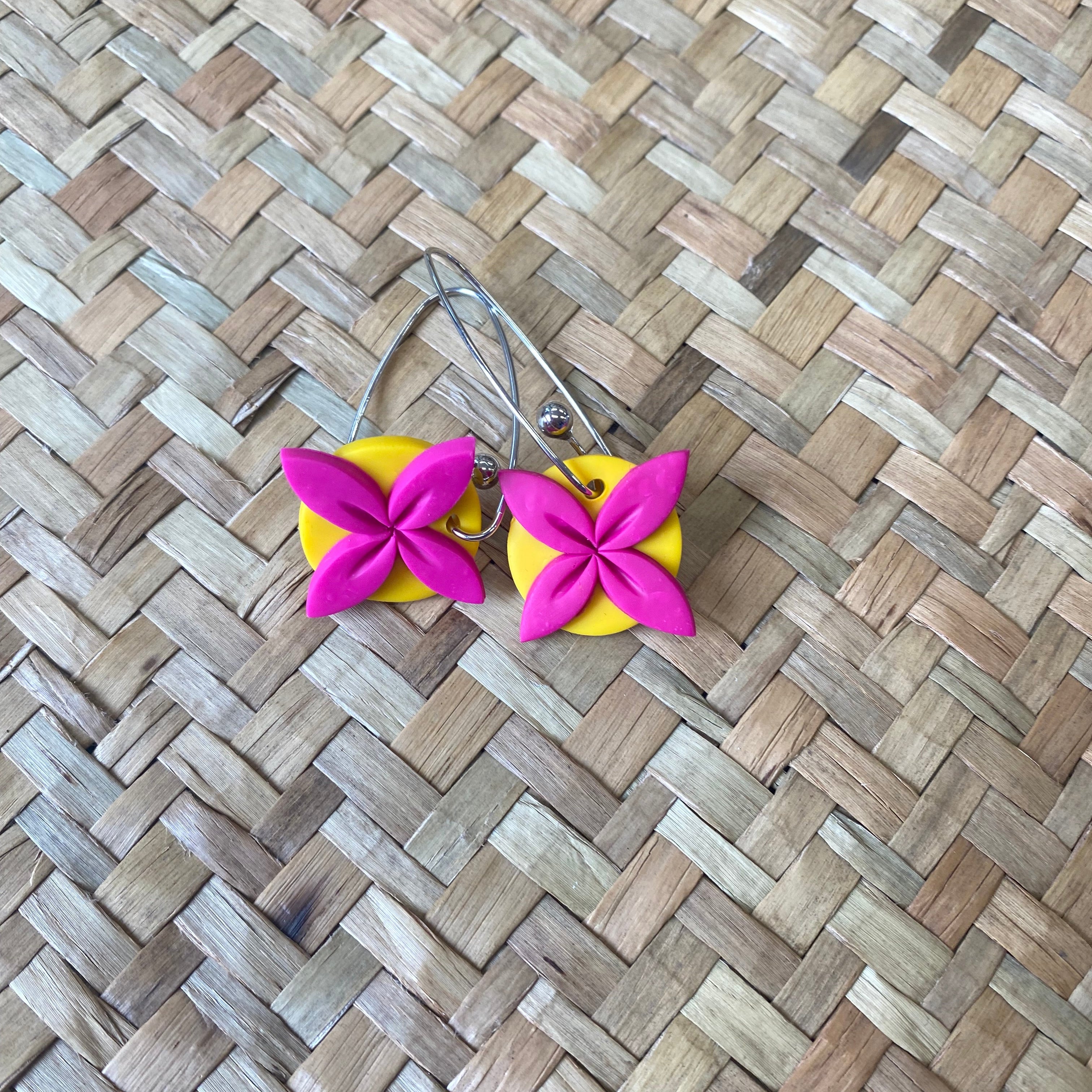 AOLELE Tipani Small Dangle Earrings