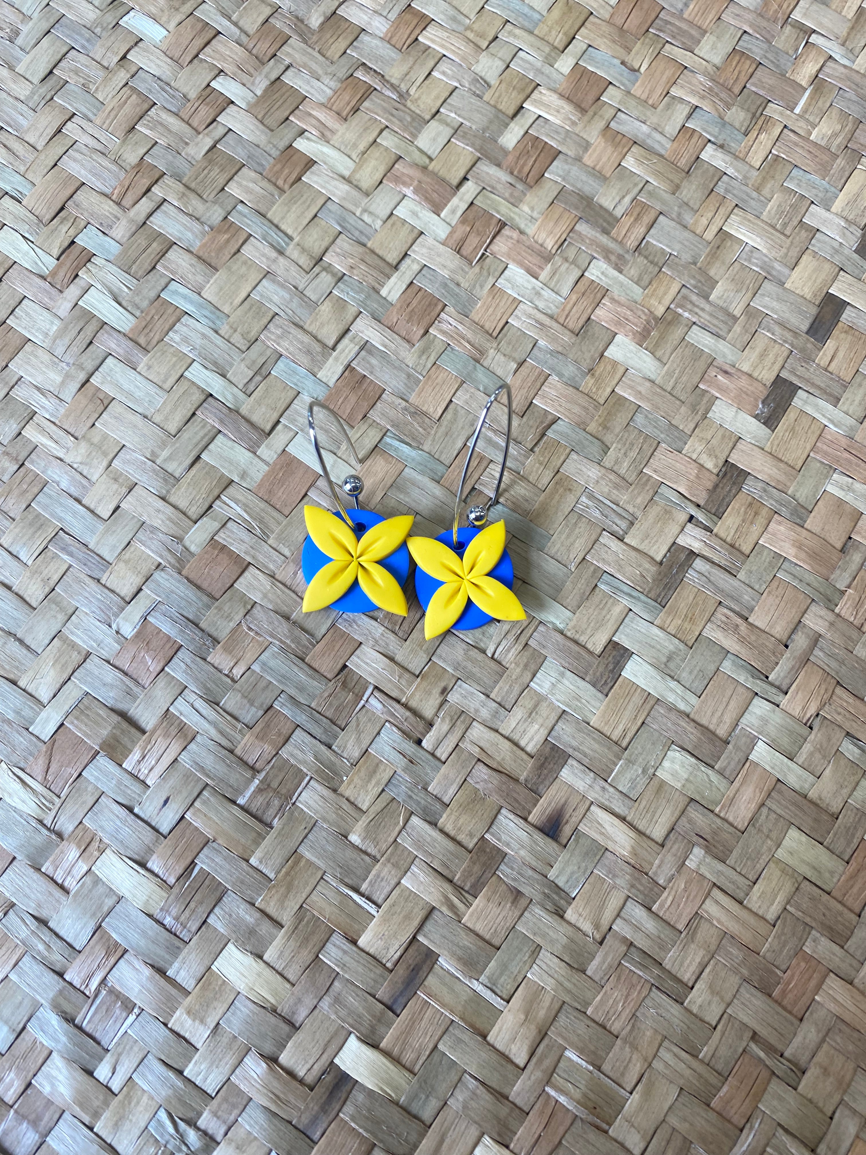 AOLELE Tipani Small Dangle Earrings