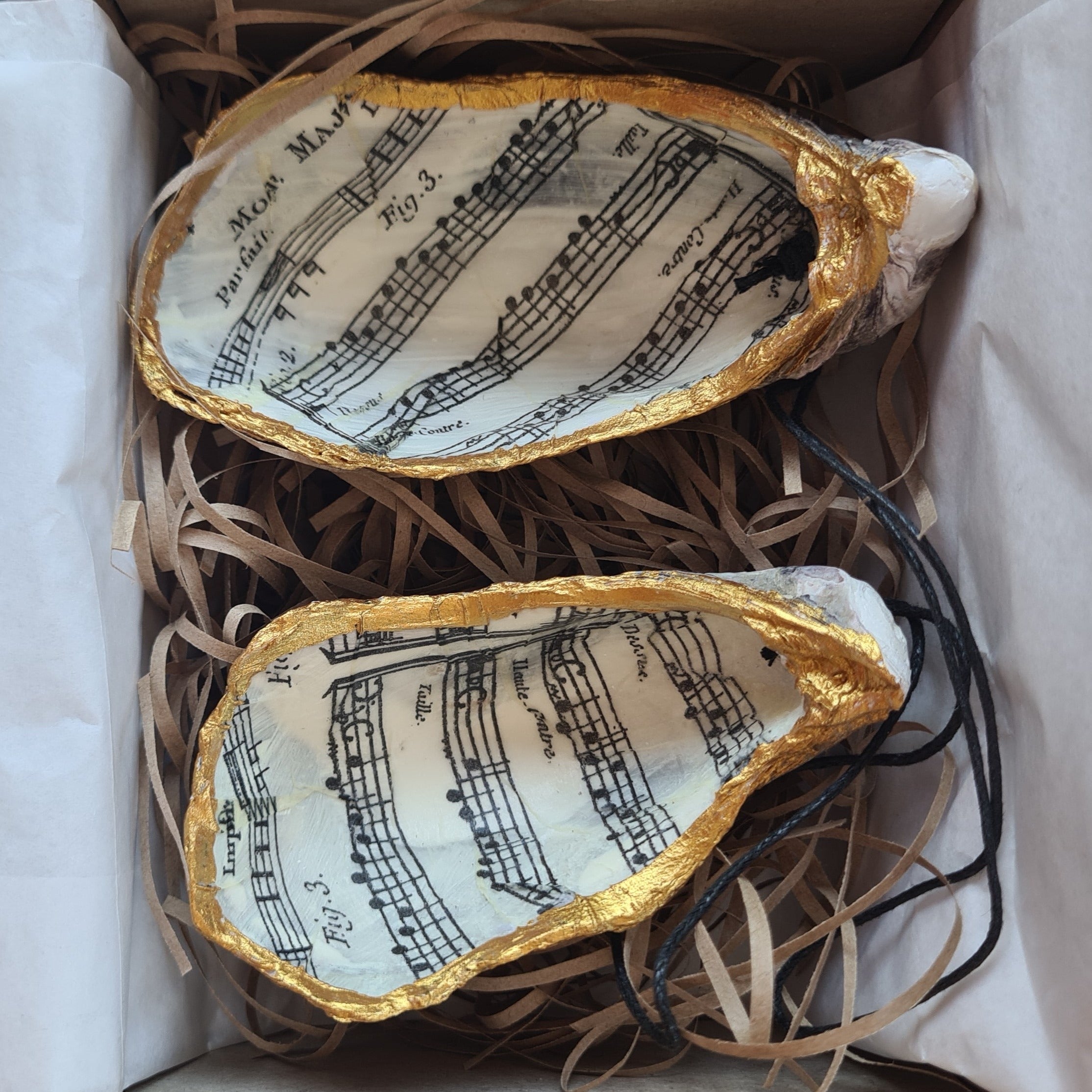 Cu-tio Oyster Decorations  - Music Small (Set of 2)