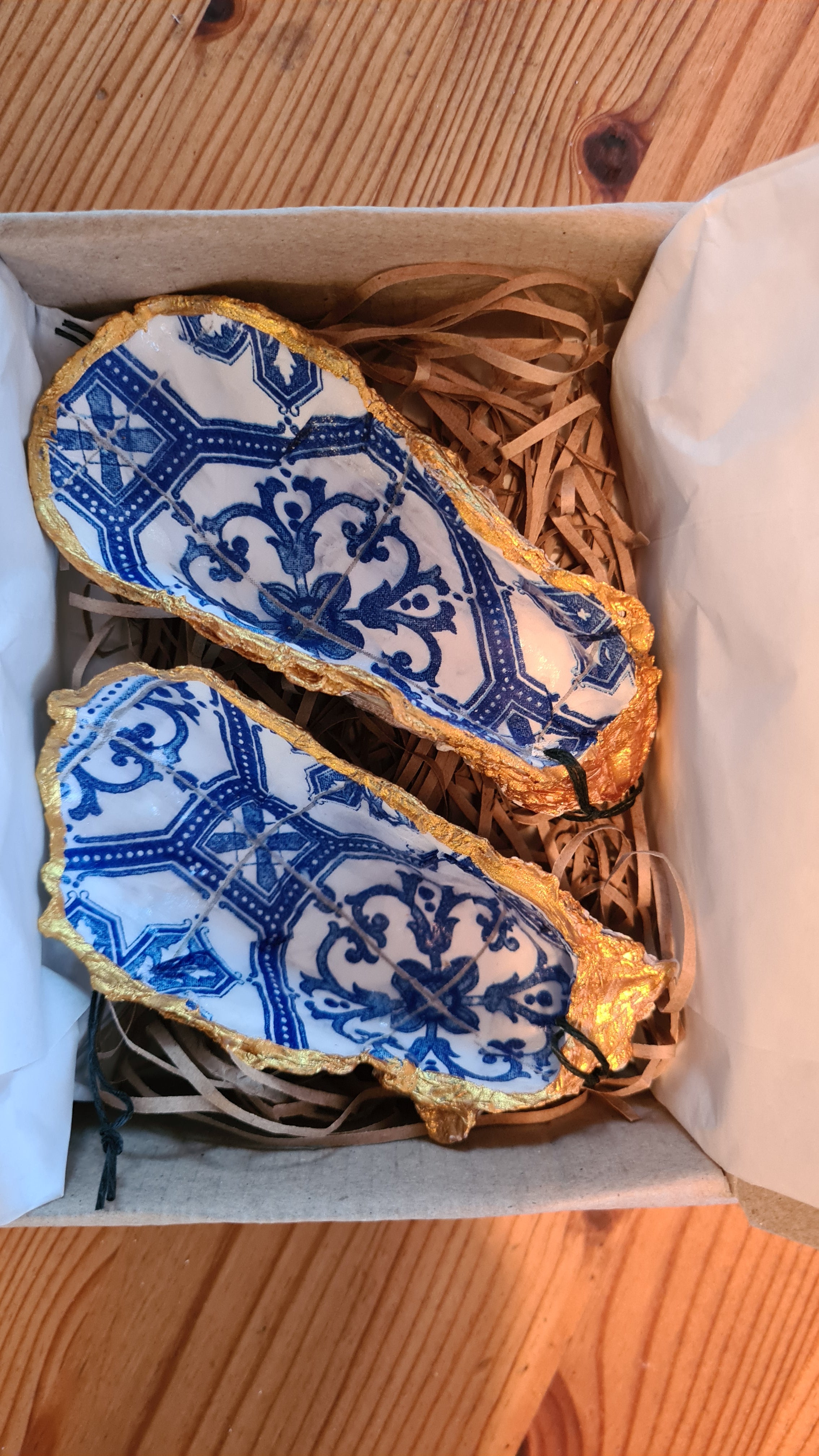 Cu-tio Oyster Decorations - Blue Tile Small (Set of 2)