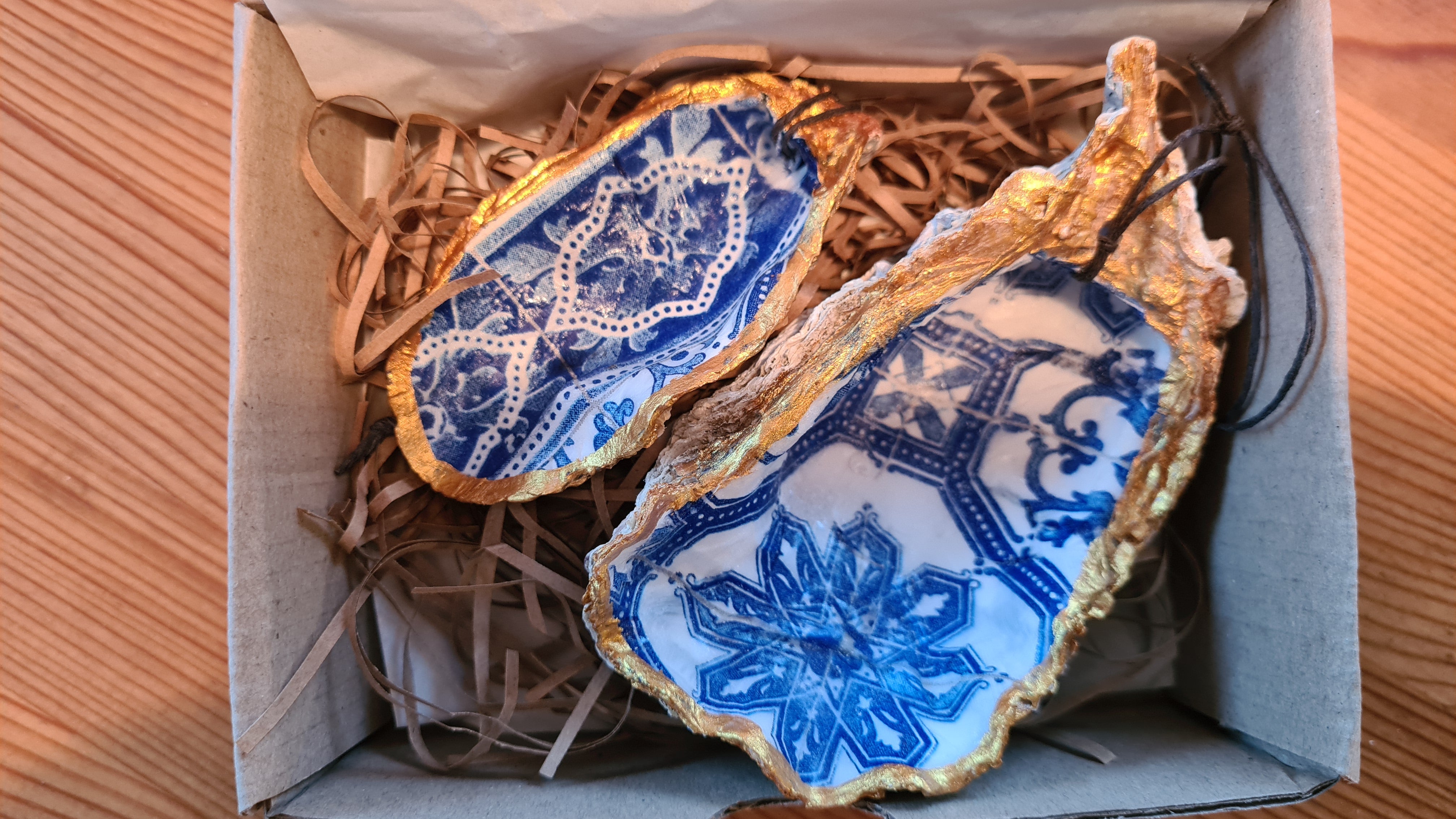 Cu-tio Oyster Decorations - Blue Tile Small (Set of 2)