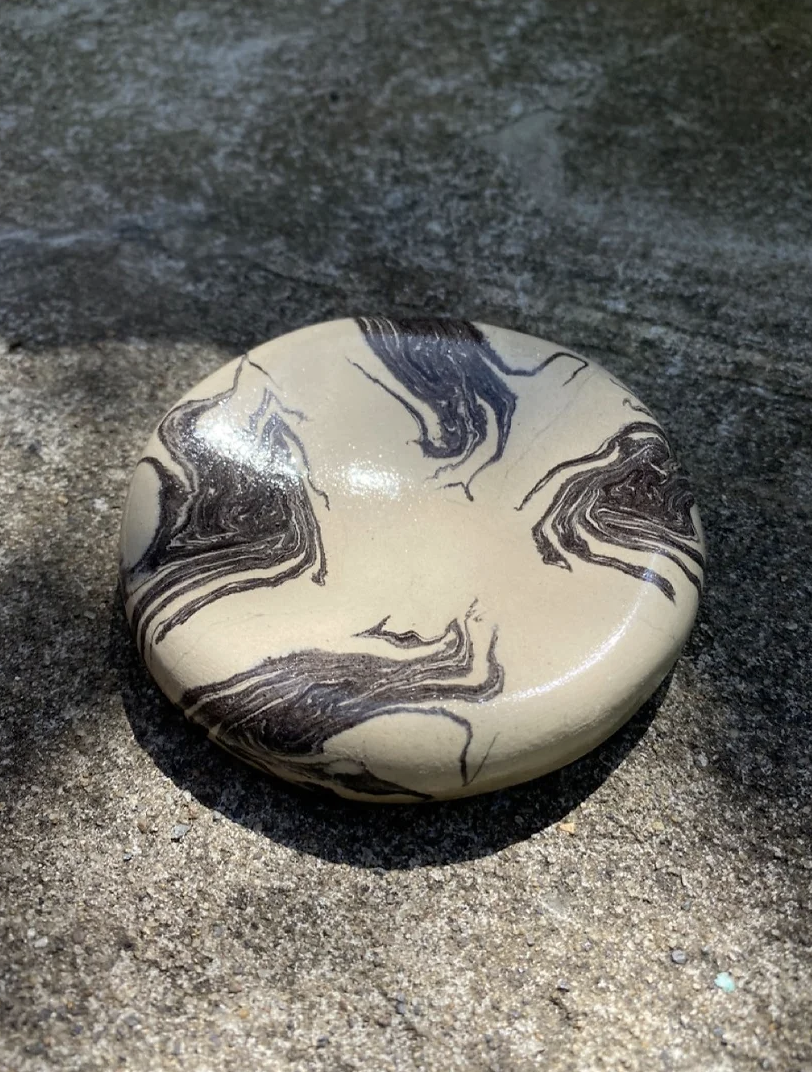 Swirl pebble Tray (S) by Avara Studio